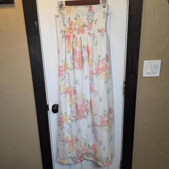 Old Navy Dresses & Skirts - Old Navy Women's Floral Maxi Dress with Smocked Top- size medium NWOT